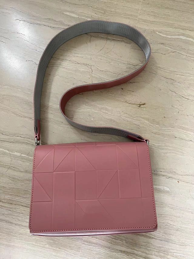 Ecco geometric bag deals