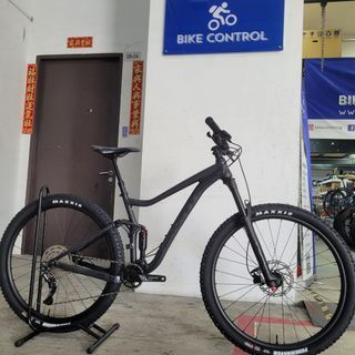 second hand giant stance