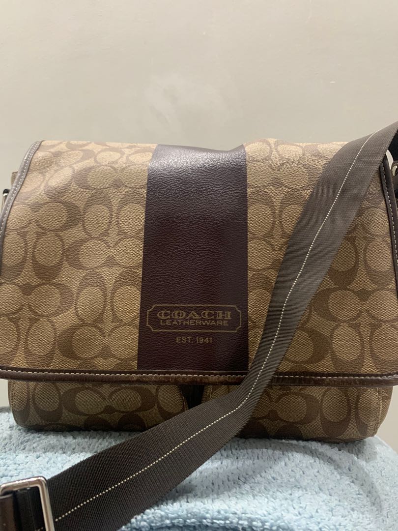 Guaranteed original messenger bag on Carousell