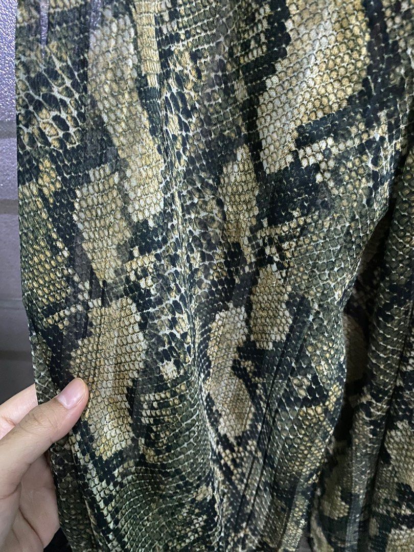 H m snake print blouse Women s Fashion Tops Blouses on Carousell