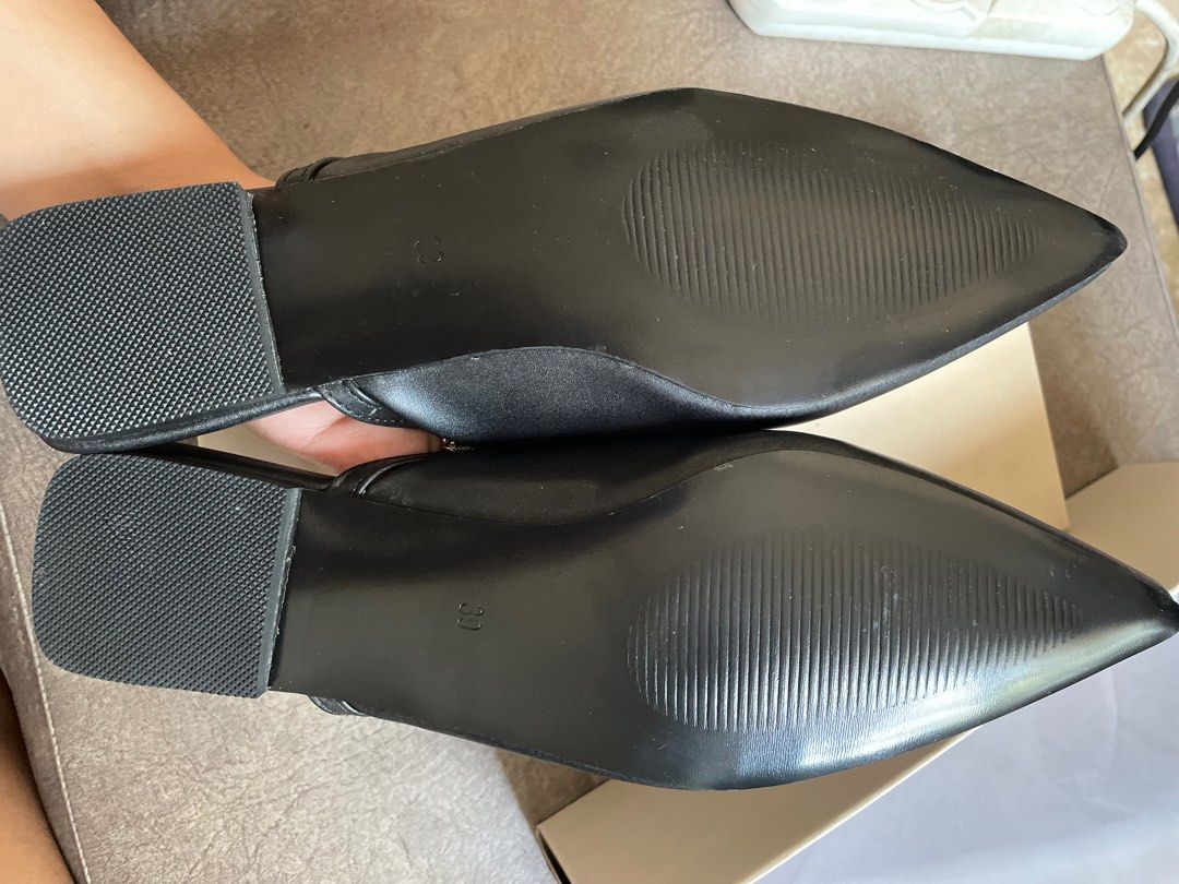Hue Manila Black Flats with Crystals (Category: Flats & Sandals) located in Cavite. Submitted by arrchie (Listing ID 1230381595, Image 3). Description: Never worn. 24.5cm, 39 Very pretty and classy! Rfs: I’m working from home and doesn’t go out that much..