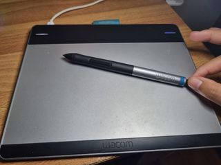 INTUOS pen & touch small - PEN TABLET