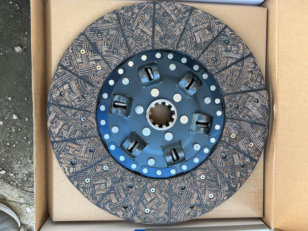 Isuzu 6WF1 Fuso 6M70 clutch disc lining, Commercial & Industrial