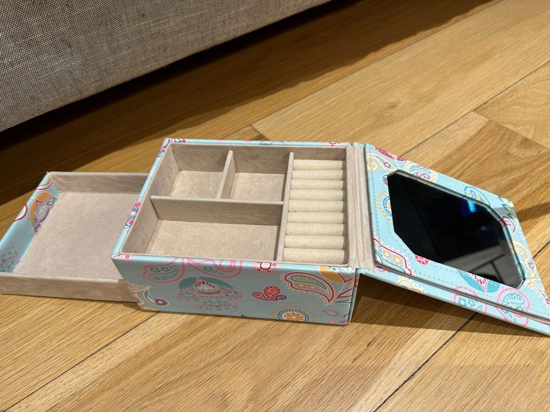 jewellery organiser with mirror, Women's Fashion, Jewelry & Organisers