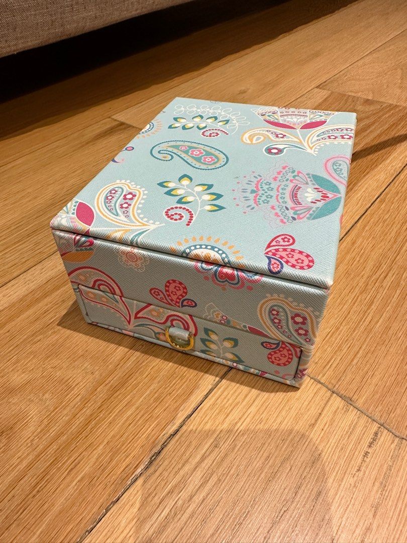 jewellery organiser with mirror, Women's Fashion, Jewelry & Organisers