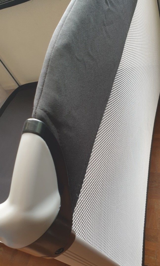 Joovy Room2 playpen, changing station, Babies & Kids, Baby Nursery & Kids Furniture