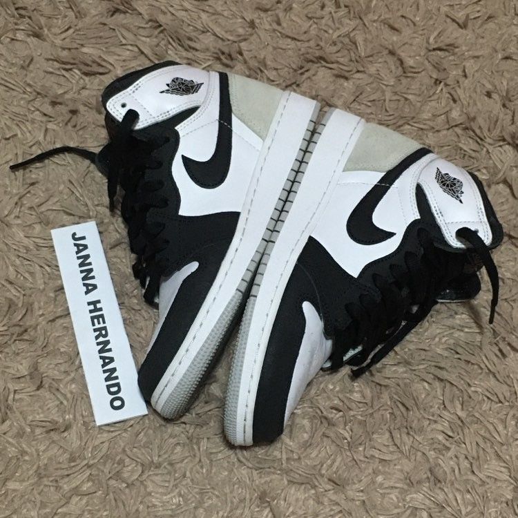 JORDAN 1 HIGH BLEACHED CORAL (Category: Sneakers) located in Manila. Submitted by lovedtwice.ph (Listing ID 1230479952, Image 3). Description: Original actual photos are already posted GS 5.5Y / 24cm Good for Womens US 7.