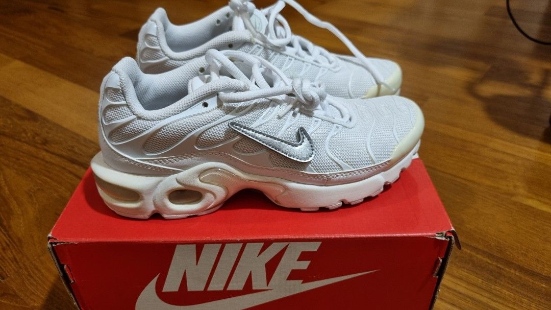 Nike air max plus junior white sale