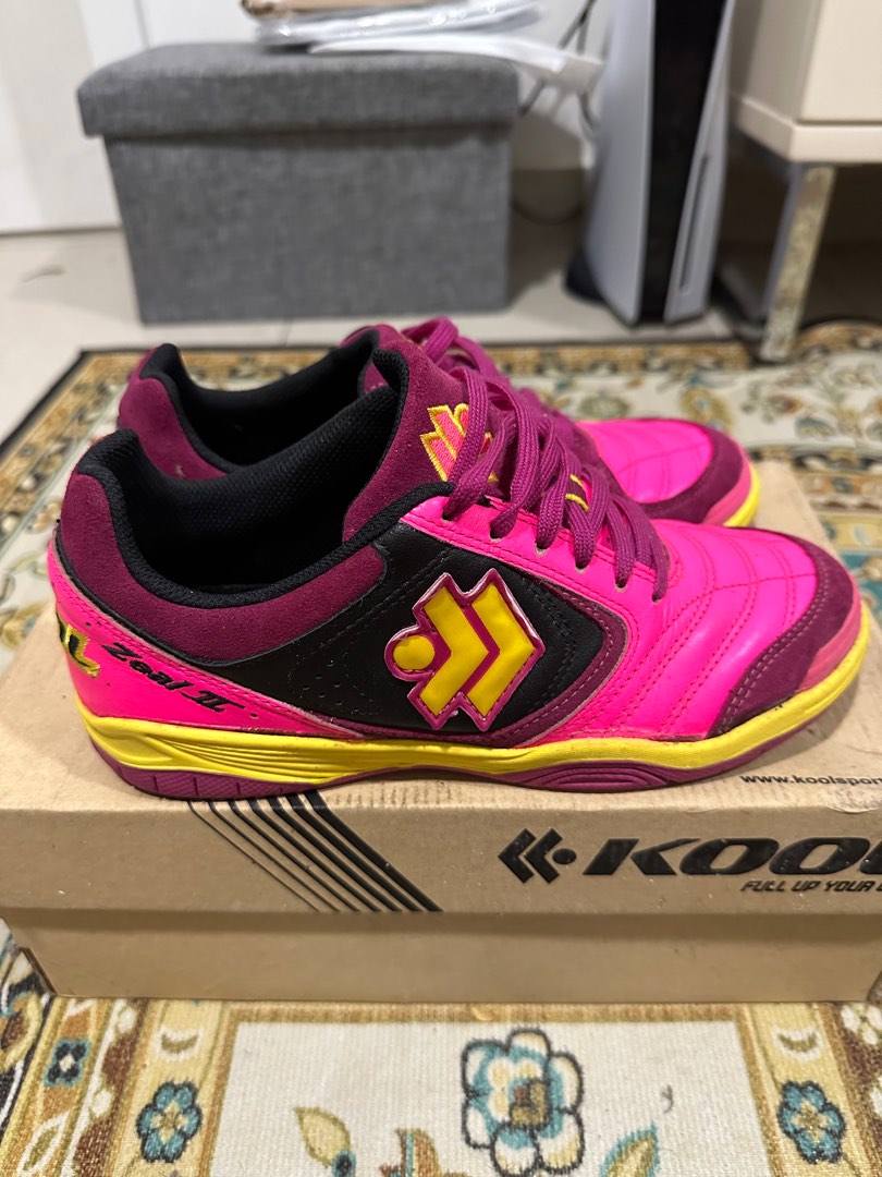 Kasut futsal kool sale
