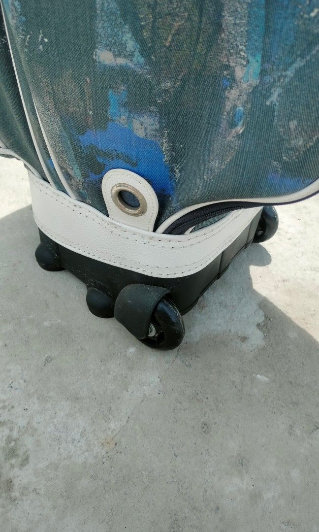 Korean golf bag, Sports Equipment, Sports & Games, Golf on Carousell