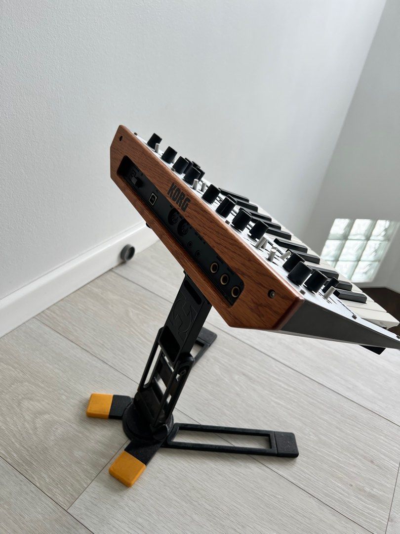 Korg monologue shop stand