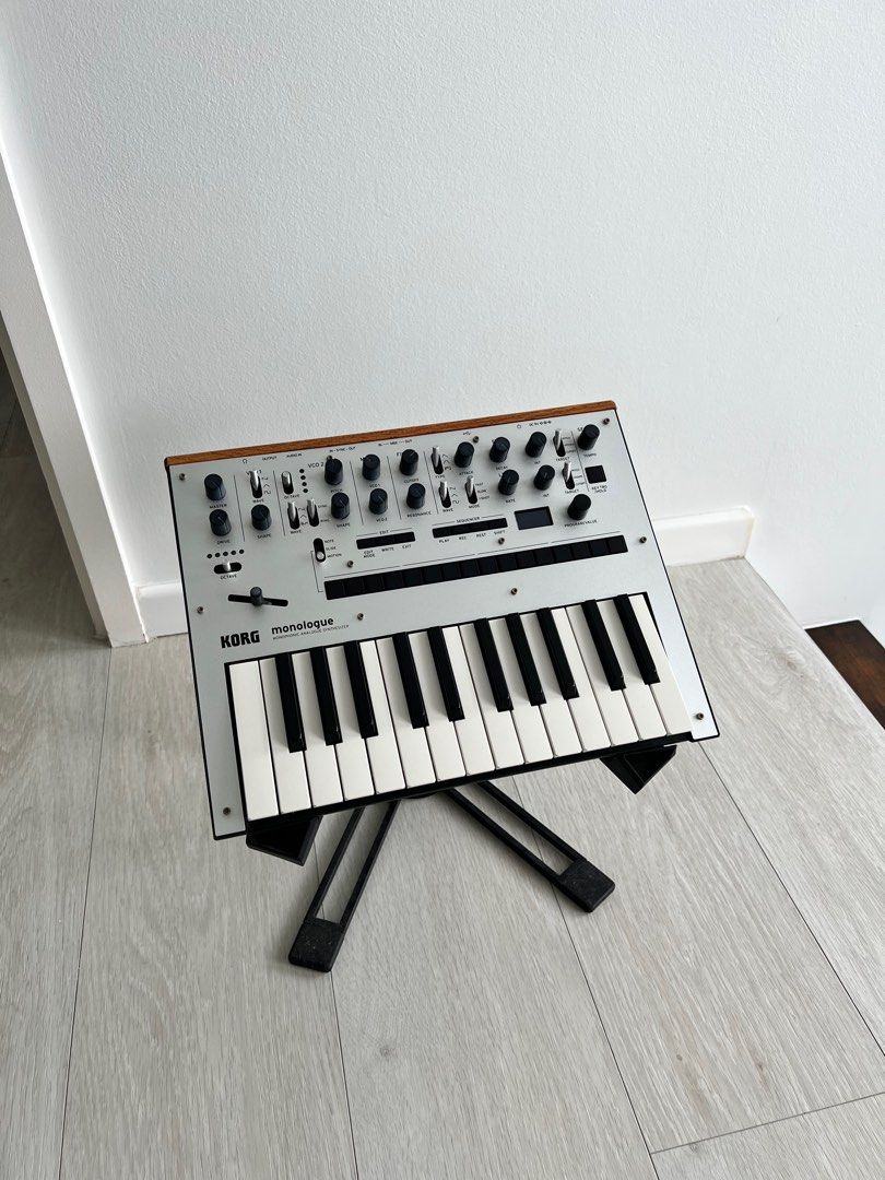 Monologue + stand, Hobbies & Toys, Music & Media, Musical