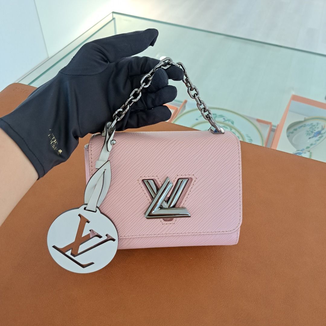 louis vuitton crossbody twist (fl2240) light pink epi leather, with mirror  & strap, no dust cover