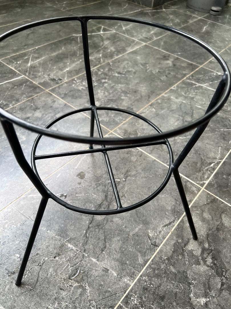 Metal pot stand, Furniture & Home Living, Gardening, Gardening Tools
