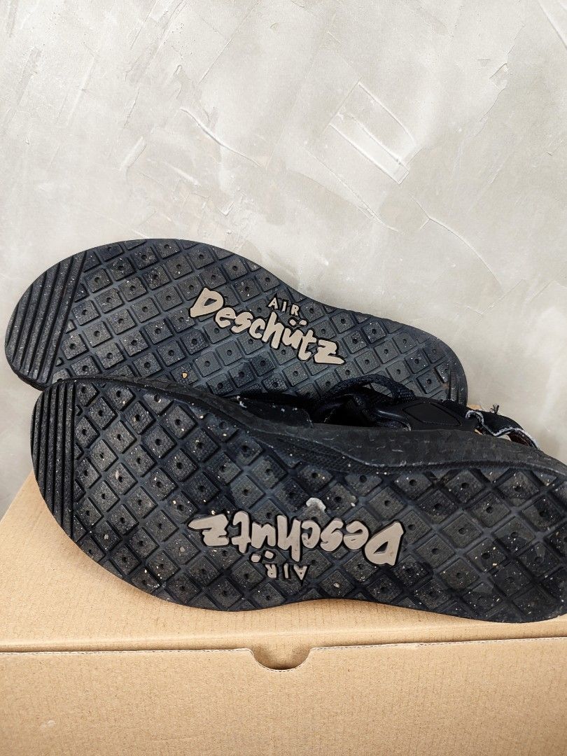 deschutz sandals