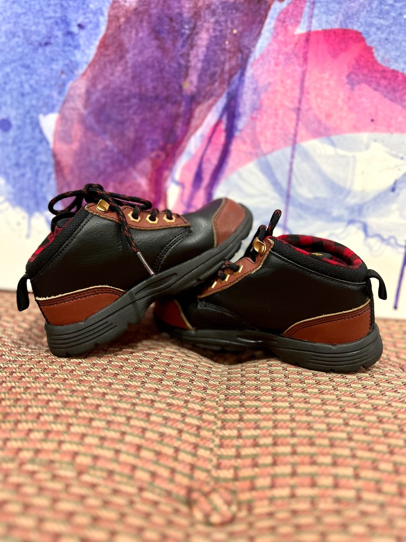 Nike boots online size 16