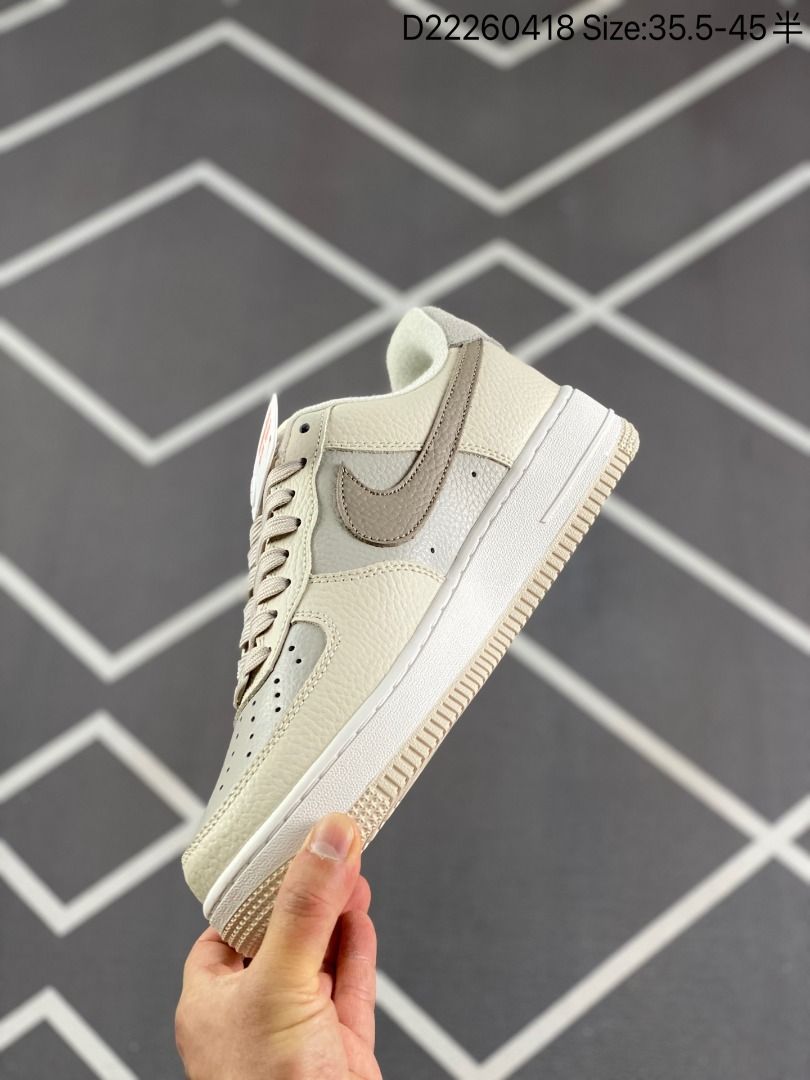 Nike Air Force 1 07 QS