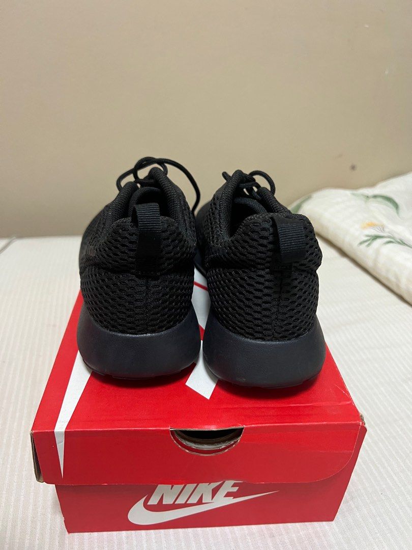 Nike roshe black uk discount