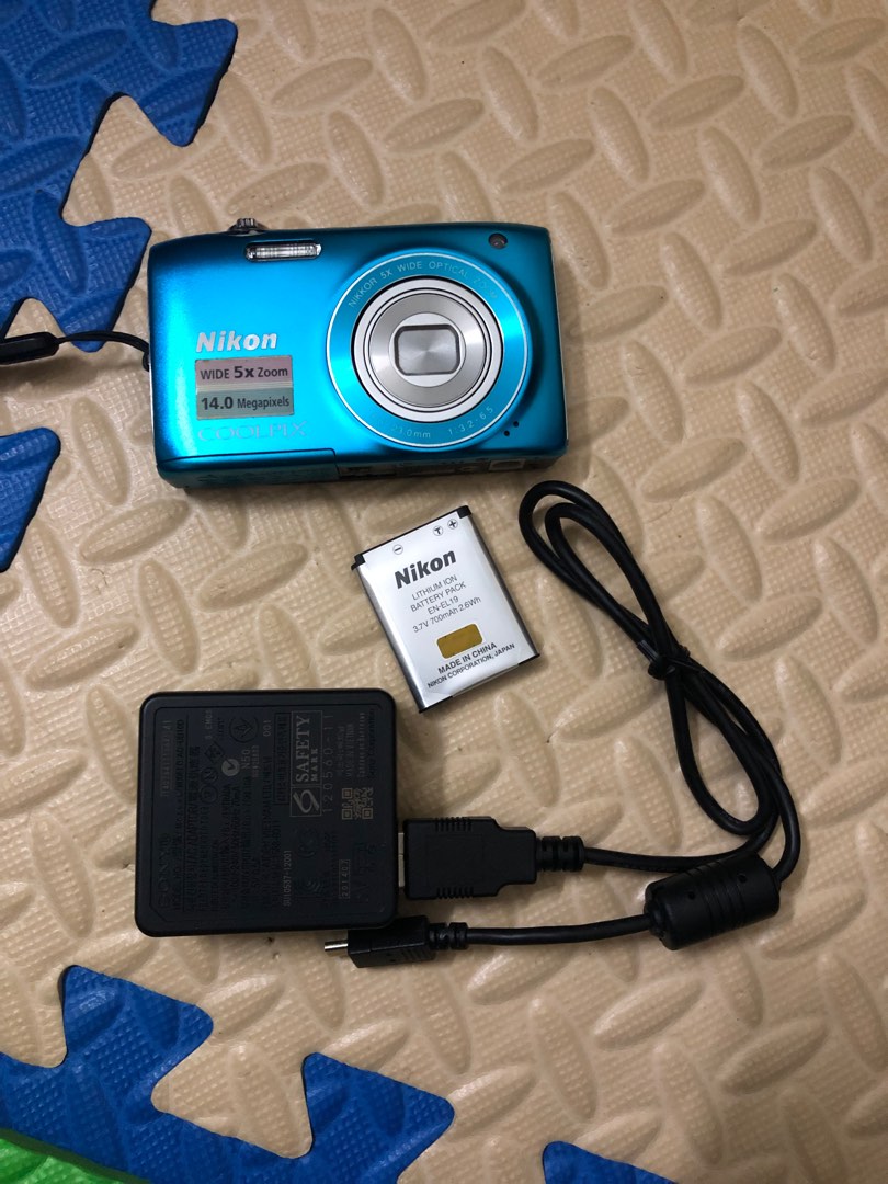 Nikon S3100 with charger, Photography, Cameras on Carousell