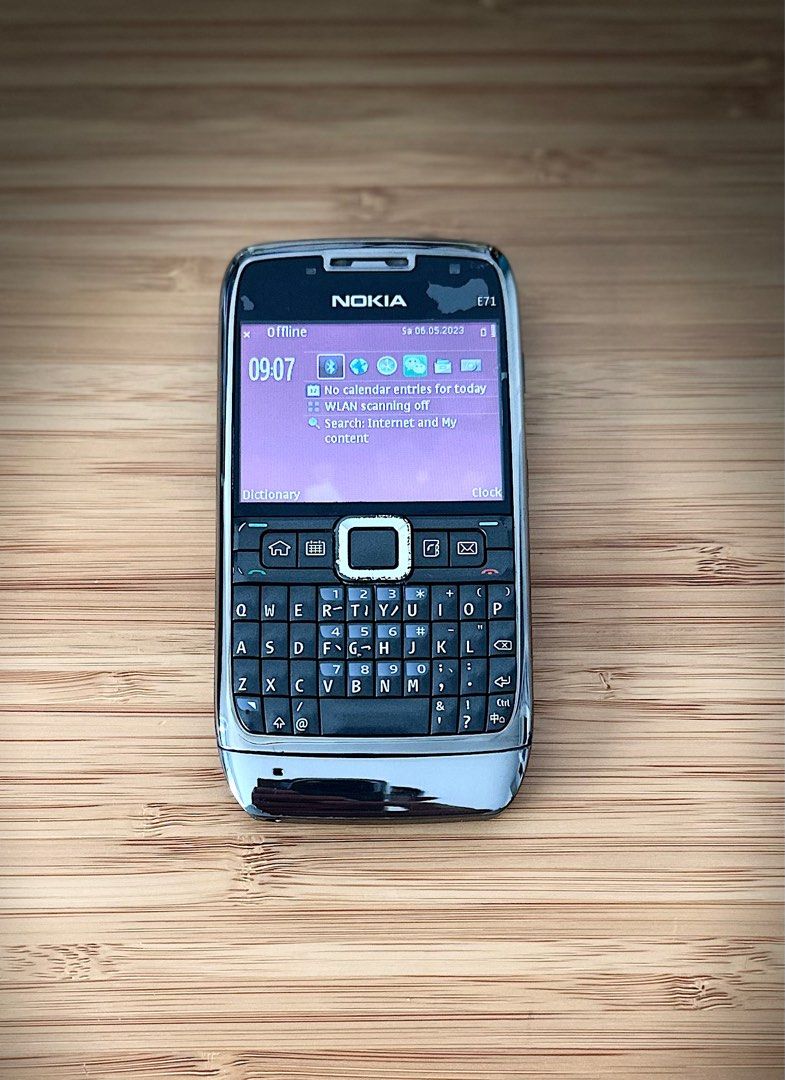 Nokia E71 mobile phone, Hobbies & Toys, Memorabilia & Collectibles
