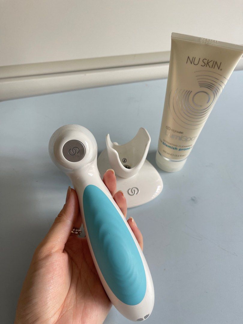 NU SKIN PORE MINIMIZER (Category: Face Care) located in Quezon City. Submitted by hobbystarter (Listing ID 1230352718, Image 2). Description: Super new. Gave this as a gift to my husband but he didnt like it. With charger and free cleanser. .