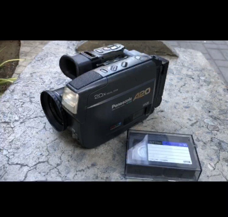 VHS-Cテープのダビングに！ Panasonic ビデオカメラ NV-S58 - ビデオカメラ