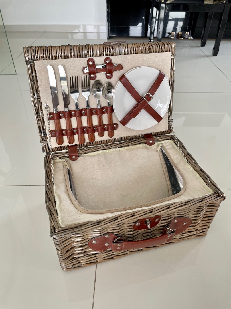 Picnic hamper with plates, cutlery and cool section, Furniture & Home