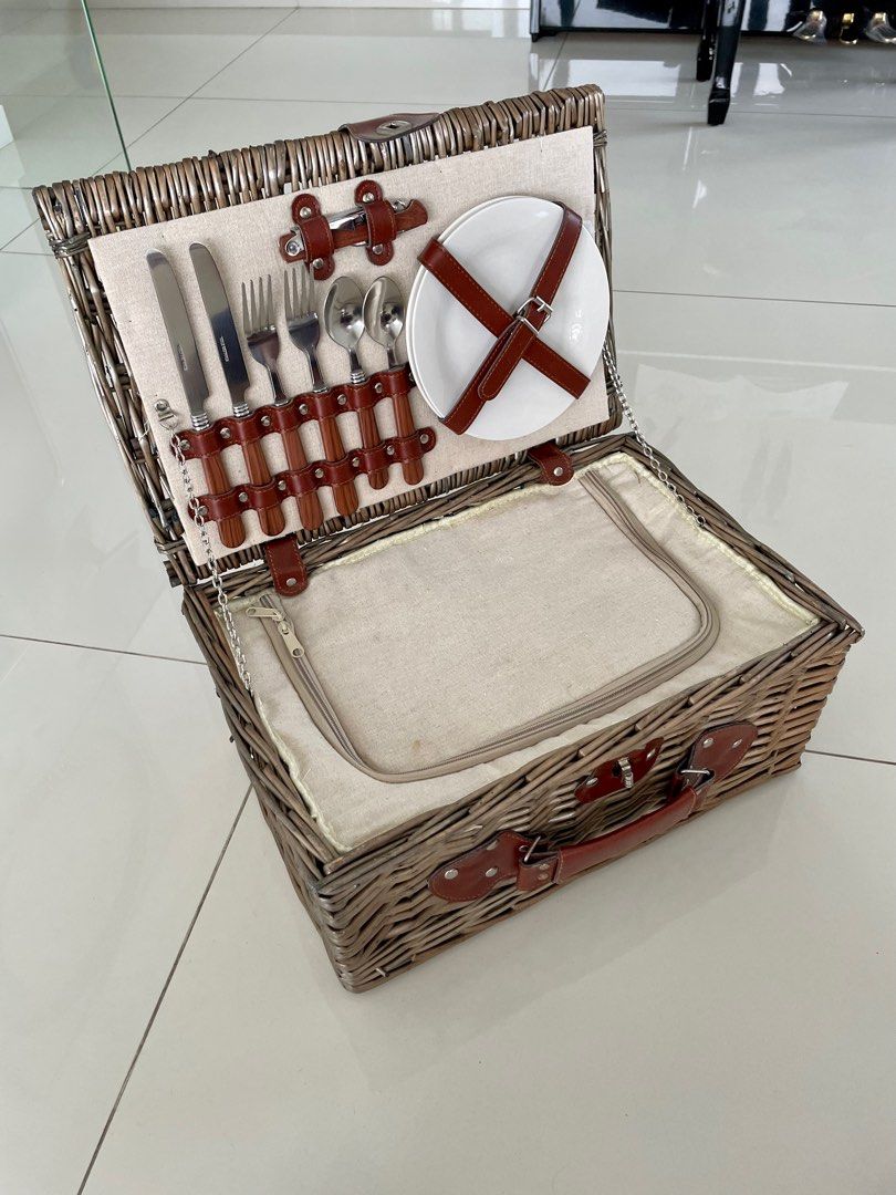 Picnic hamper with plates, cutlery and cool section, Furniture & Home