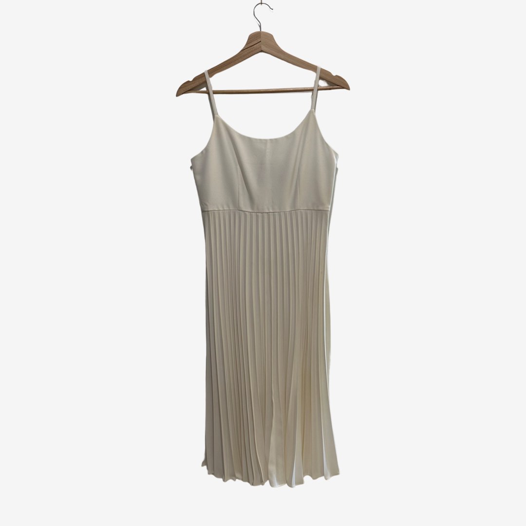 Pleated Midi Dress Women s Fashion Dresses Sets Dresses on Carousell