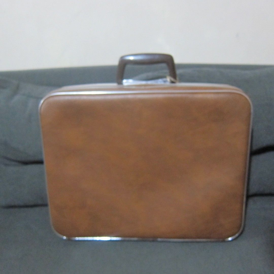 PreOwned Vintage Brown Luggage (Category: Luggage) located in Quezon City. Submitted by help_ahoarder (Listing ID 1230527740, Image 2). Description: Minimal signs of usage like slight rubs and hardware issues as expected when buying 2nd hand items. Measurements to follow or DM me 🌸.
