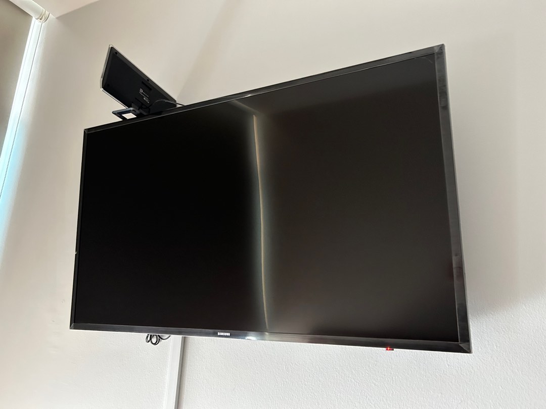 Samsung 45 inch tv with wall Mount, TV & Home Appliances, TV