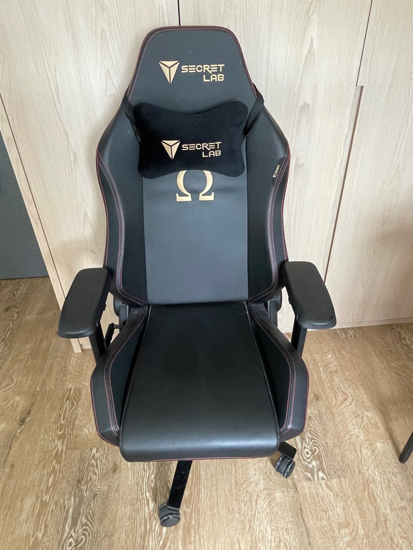 Secret Lab chair premium leather 2020, Furniture & Home Living