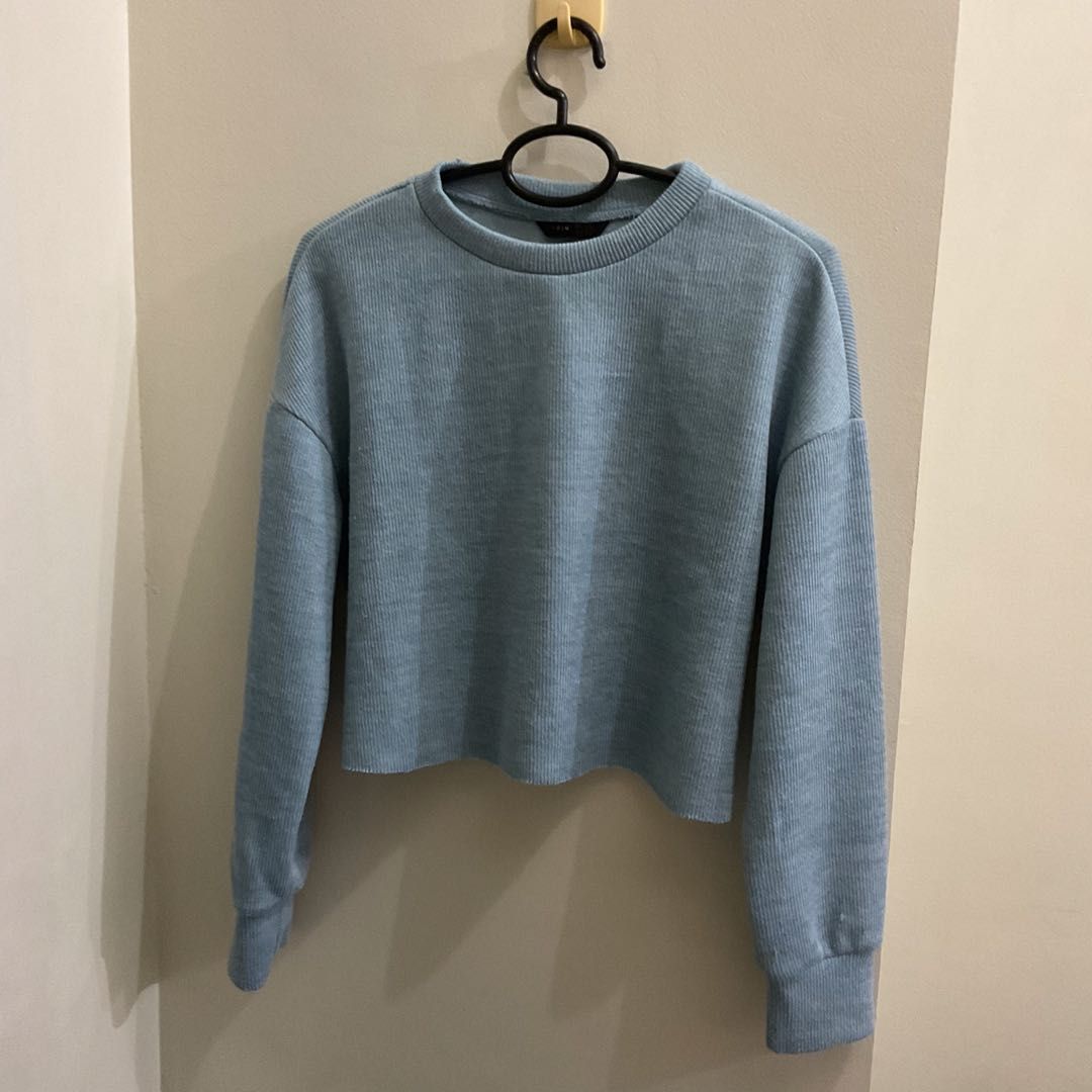 Shein Cropped Sweater (Category: Longsleeves) located in Manila. Submitted by _essentials_ (Listing ID 1230459079, Image 1). Description: - Barely used - Comfy for loungewear/lazy fit - Decluttering.