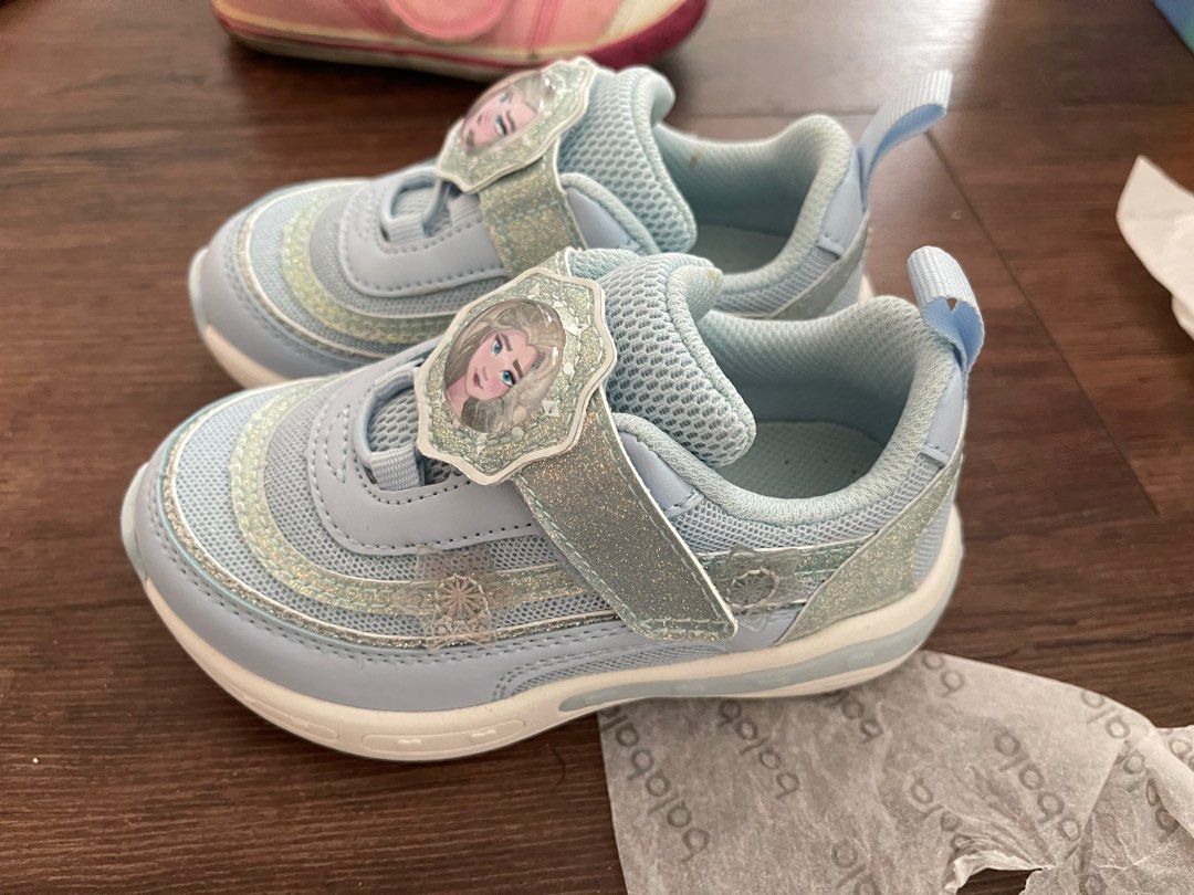 Frozen skechers store