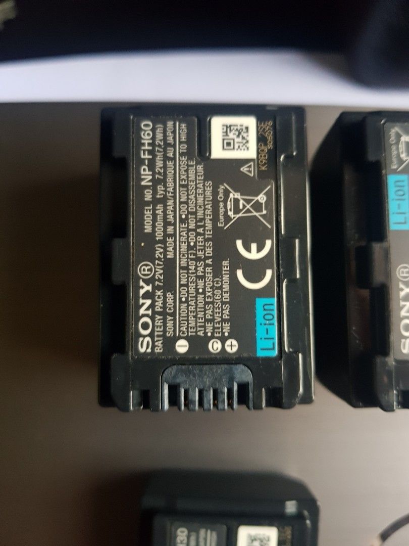 Sony Handycam Original Battery NPFH60 FH30, Photography, Photography