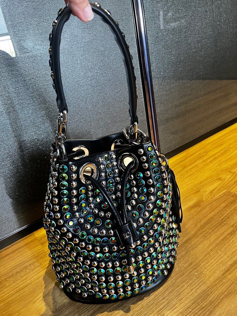 structured bucket bag with curved top edge – NOIW main image 1