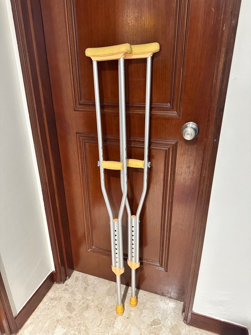 Sturdy Adult medical crutches, Health & Nutrition, Assistive