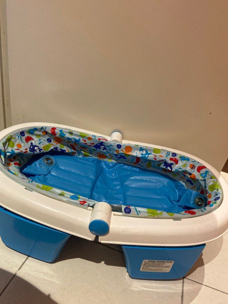 Summer Infant Foldaway baby bathtub