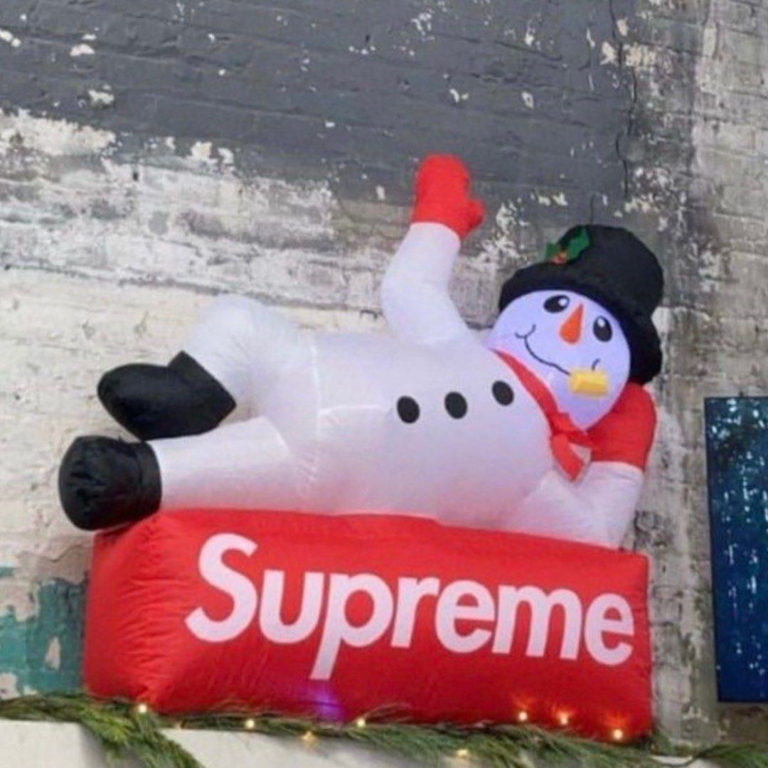 Supreme large inflatable snowman FW 22 New York week 14, Men's