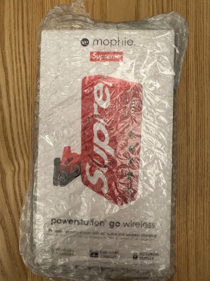 Supreme Mophie Powerstation Go Red, 汽車配件, 電子配件- Carousell