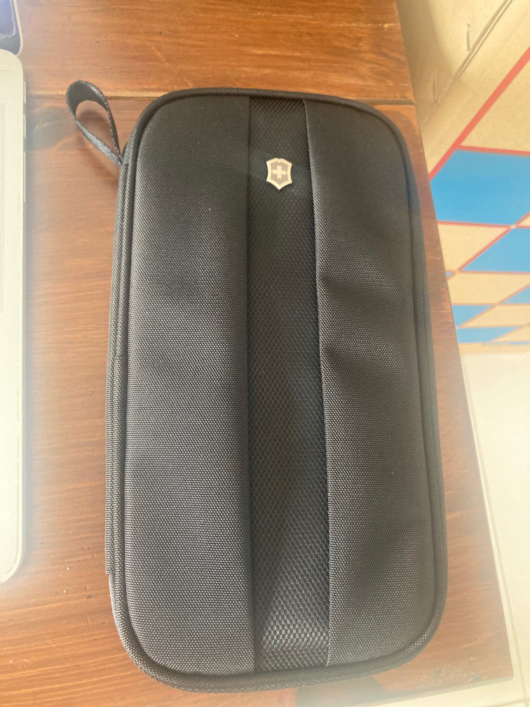 Travel Organizer Victorinox, Hobbies & Toys, Travel, Travel Essentials