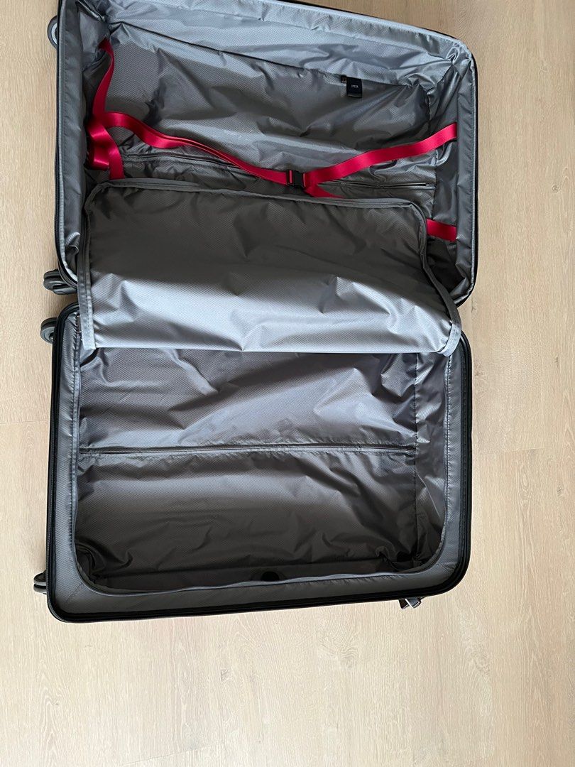 Tumi V4 Extended Trip Expandable Luggage, Hobbies & Toys, Travel