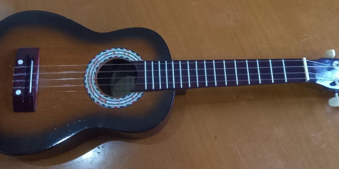 Ukulele 4 senar, Musik & Media, Alat di Carousell