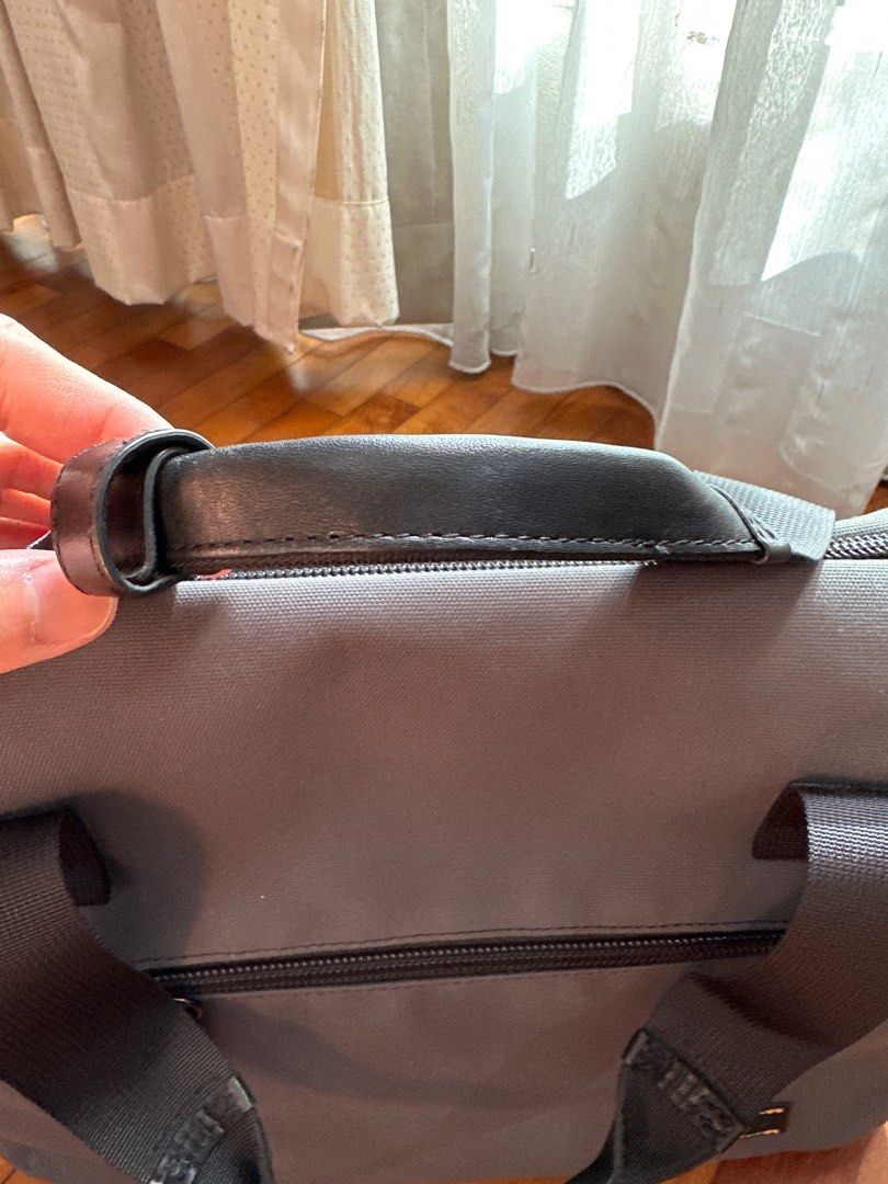 Unbox Therapy X Pacsafe AntiTheft Briefcase, Men's Fashion, Bags