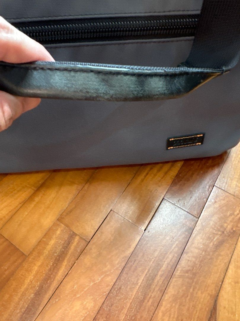 Unbox Therapy X Pacsafe AntiTheft Briefcase, Men's Fashion, Bags