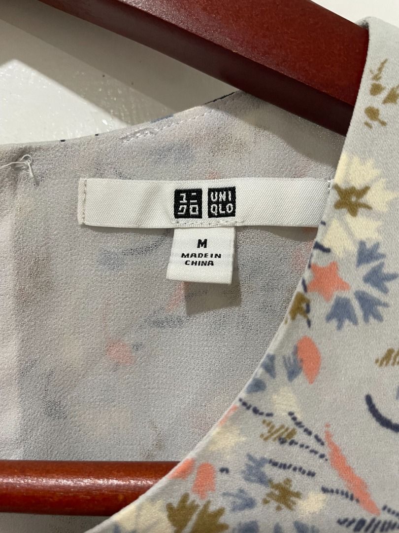 Uniqlo top (Category: Blouses) located in Manila. Submitted by levinc (Listing ID 1230506209, Image 2). Description: wrong size for me.