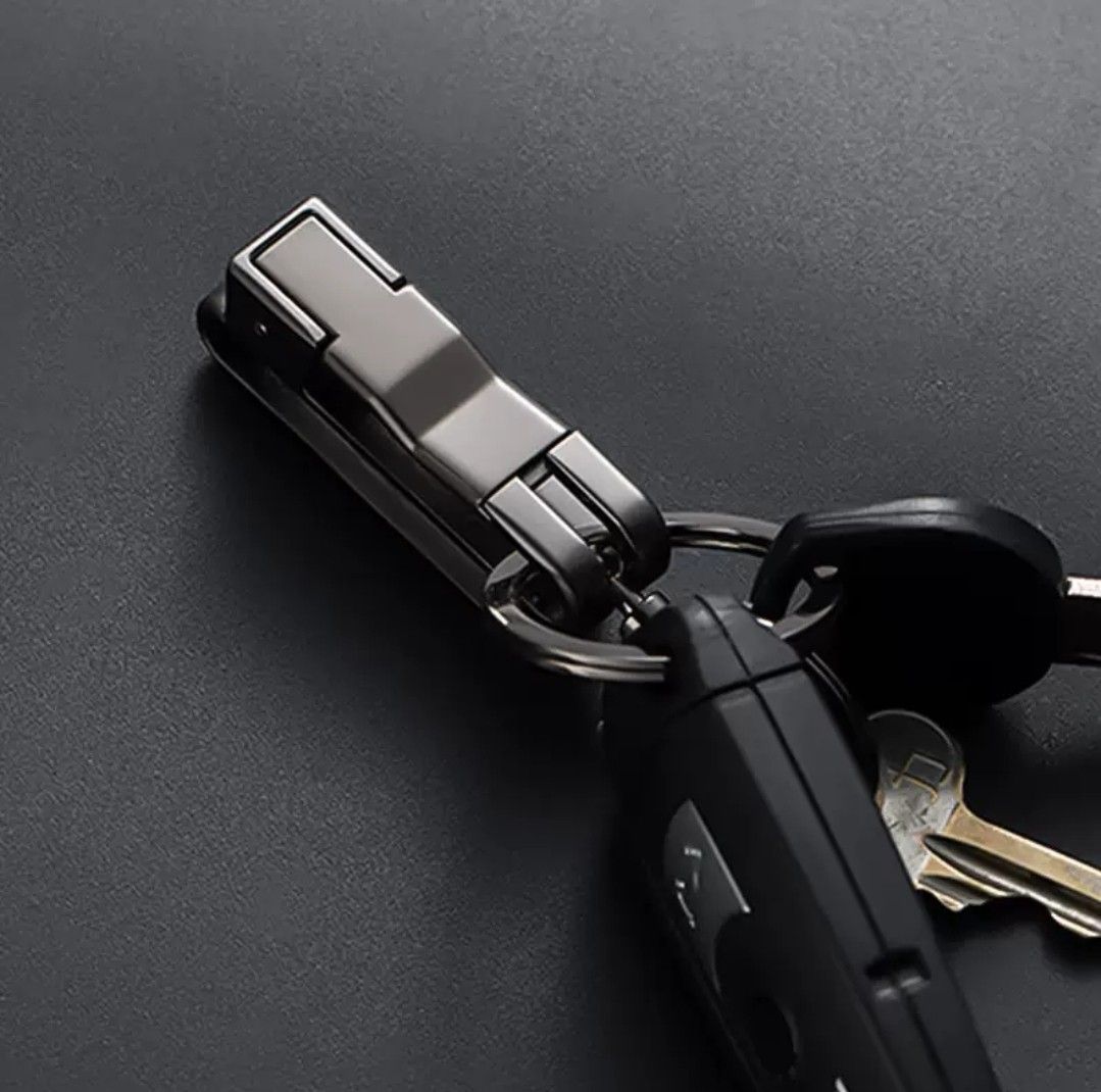 Unlocking Style Personalized Lettering Belt Keychain for Men s