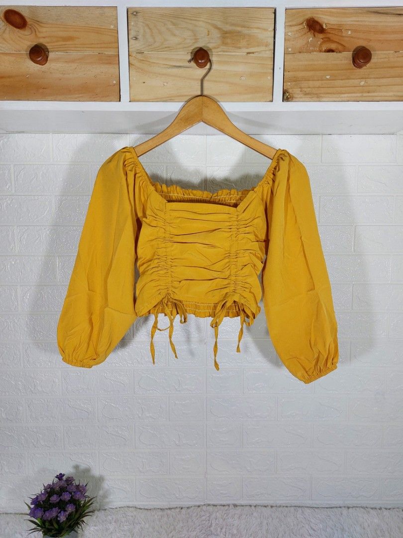 Yellow Mustard Smoke Balloon Sleeves Crop Top, Fesyen Wanita, Pakaian  Wanita, Atasan di Carousell