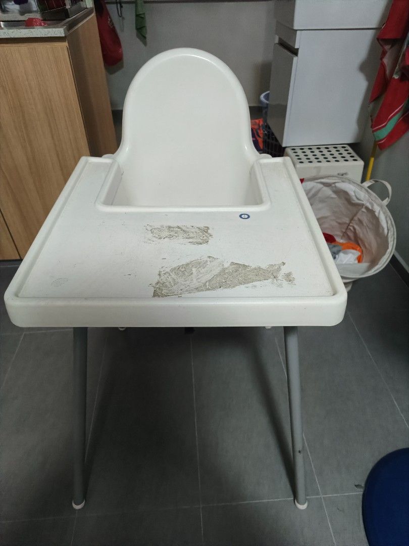2nd hand baby high chair (white), Babies & Kids, Nursing & Feeding
