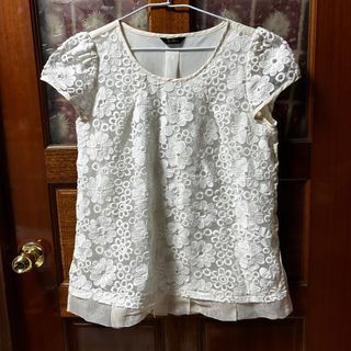 米白色花朵造型刺繡蕾絲上衣